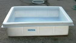Plastic tub
