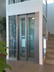 Glass Auto Door Lift