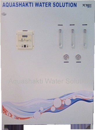 Mobile Cabinet Type RO Plant - Stainless Steel, 440 Volt Power Supply | Durable, Energy Efficient, Versatile Water Treatment Solution