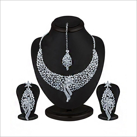 Sleek Necklace