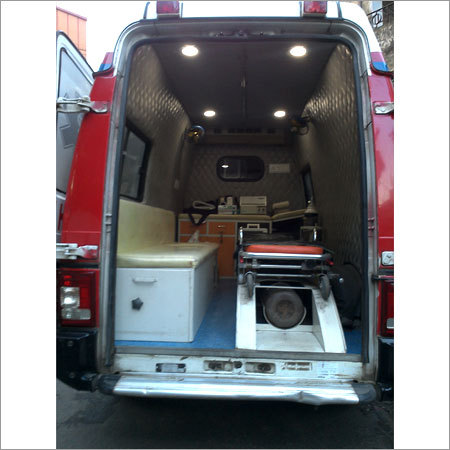 मोबाइल इंटेंसिव केयर एम्बुलेंस