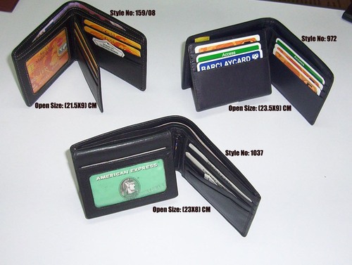 Bi-fold wallets with single flap