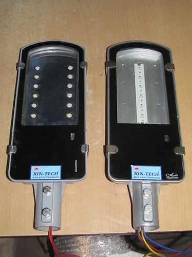 Street Light - 11W CFL, 12V/75AH Battery | Automatic Dusk-Dawn Operation, Energy Efficient, Easy Installation, Solar Powered, ISO 9001:2008 Certified