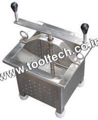 Manual Paneer Press Machine - Metal Silver Design, 10-30 kg Weight for Dairy Use