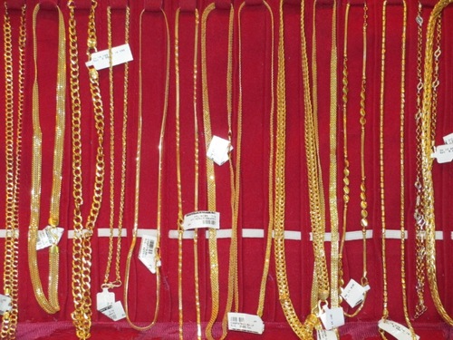 GOLD NECKLACE