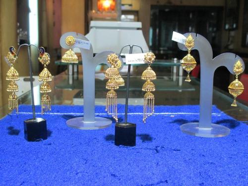 GOLD EAR RING