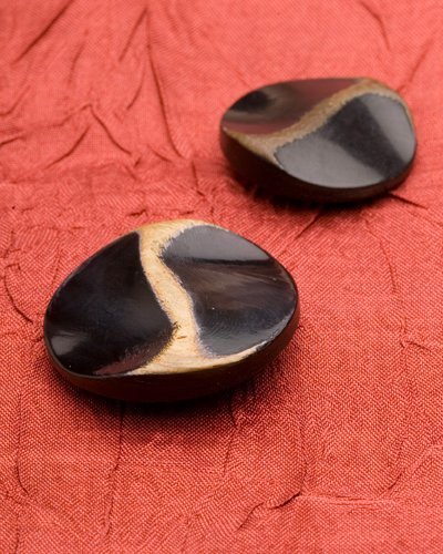 Caruso Carved Horn Button