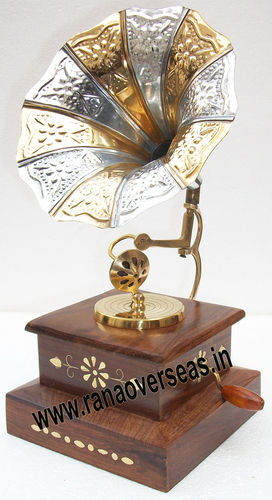 Woodensquaregramophone4