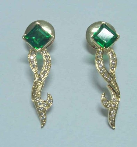 Emerald Gold Diamond Ear Rings