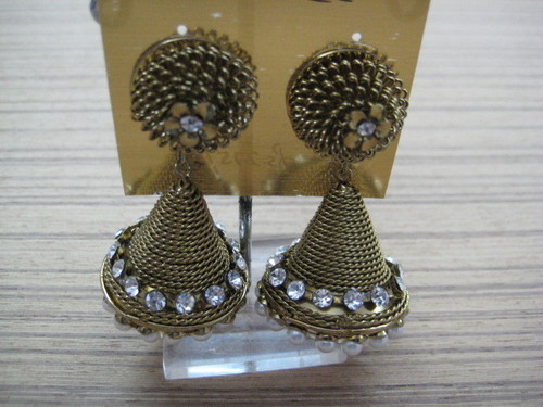 Earrings traditional