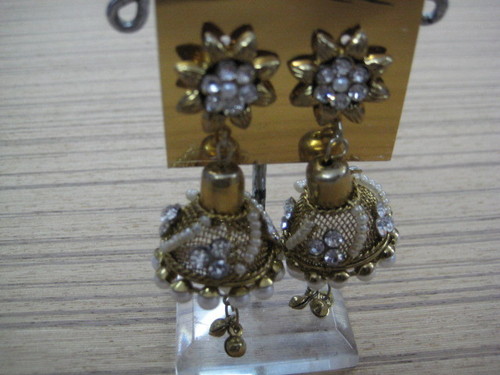 Earrings traditional