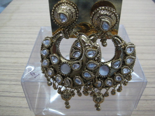 Earrings traditional