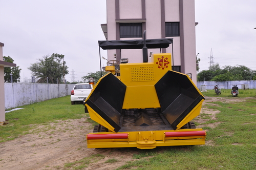 Road Paver Finisher - 5600 mm Length, 78 KW Kirloskar BS-III Engine, 10 Tons Weight | Smooth Finish, Easy Operation, Low Fuel Use, Quiet Functioning