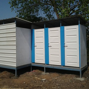 Using High-Grade Material Six Seater Mobile Toilet
