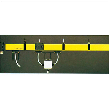 Yellow And Green Box Type Busbar System