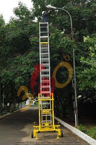 Tiltable Mobile Tower Extension Ladder