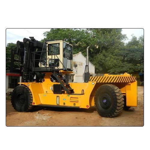 40 Ton Forklift Truck - 5m Lift Height, Diesel Engine Power, Free Lift Feature, Rugged Design for Heavy Load Handling