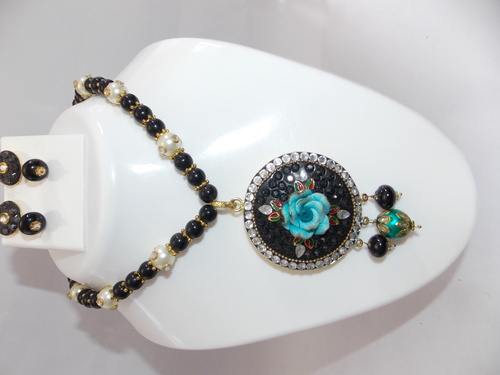 Pendent Set