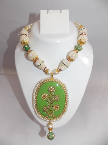 Pendent Set