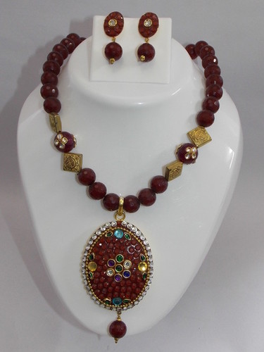 Pendent Set - Gemstone Metal, 2x3 cm Pendant, Maroon | Elegant Design, Matching Earrings, Durable Material