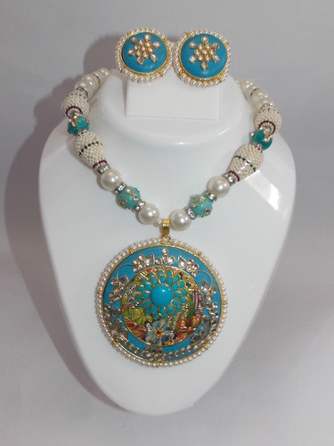 Pendent Set