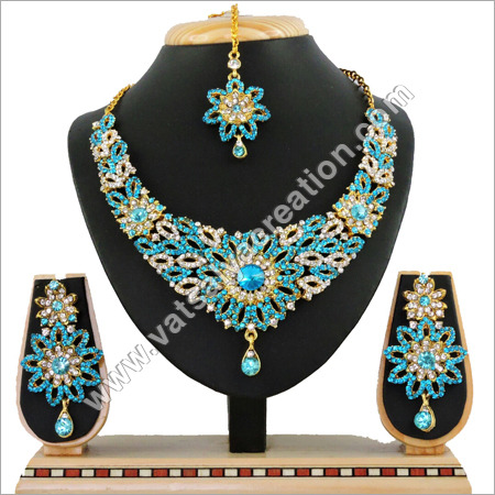 Fashionable Necklace Set