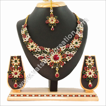 MG Necklace Set