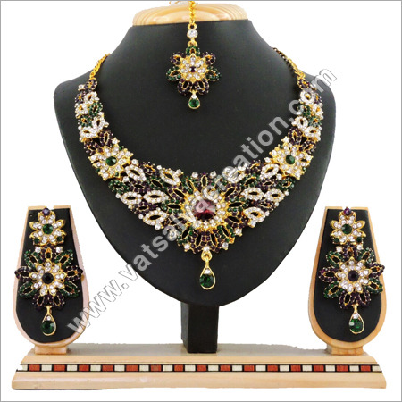PG Necklace Set