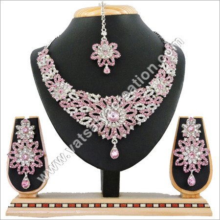 R Lpink Necklace Set
