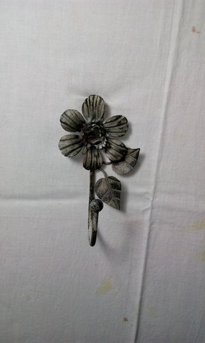 Hanging hooks in Antique Look.