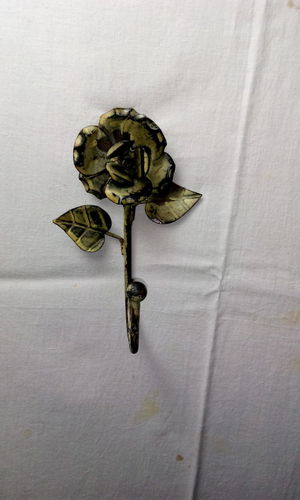 Hanging hooks in Antique Look.