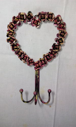 Hanging hooks in Antique Look.