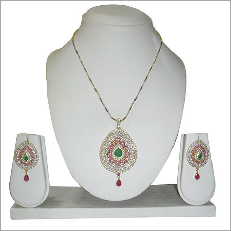 Kundan Pendant Set