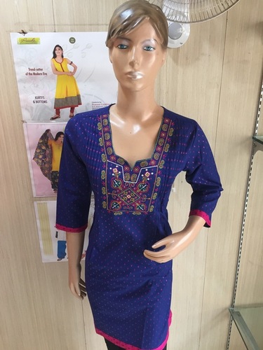 Kurtis - Cloth Ladies Kurta | Blue Striped Design, Custom Logo, Available In Sizes Xs To Xxxl, Stylish 3-4th Sleeve