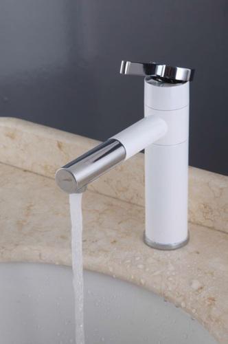 Single handle basin faucet