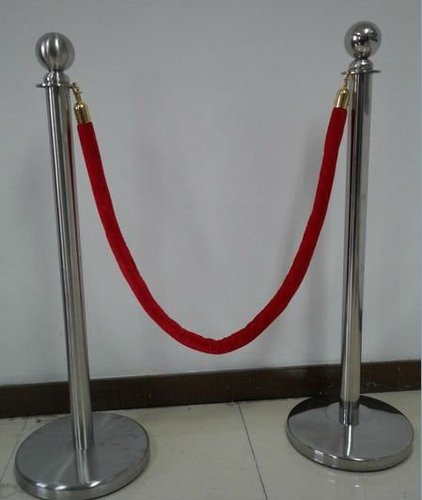 Q Stand with Rope By UNIQUE SAFETY SERVICES