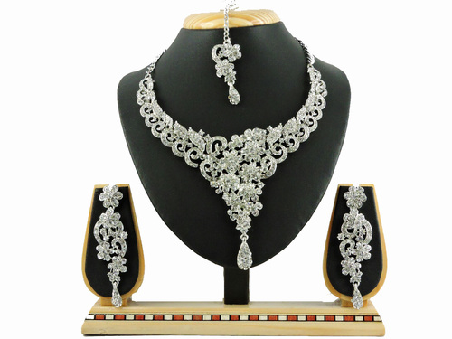 4600 RODIUM White Necklace Set 4600 RODIUM White Necklace Set