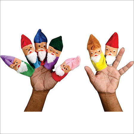 SNOW WHITEAND SEVEN DWARFS