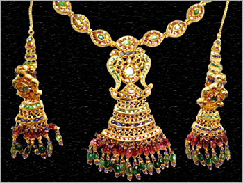 Jadtar Kundan Studded Necklace Set