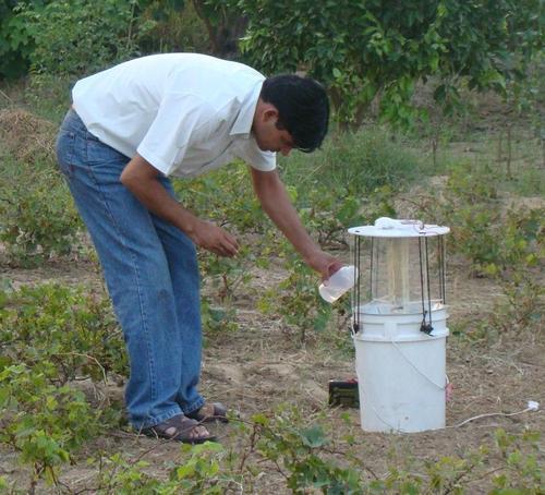 Foldable And Easy Carrying Traps - Plastic, Rechargeable Battery, CFL/UV Light | Foldable Design, Portable, Field Use Insect Control