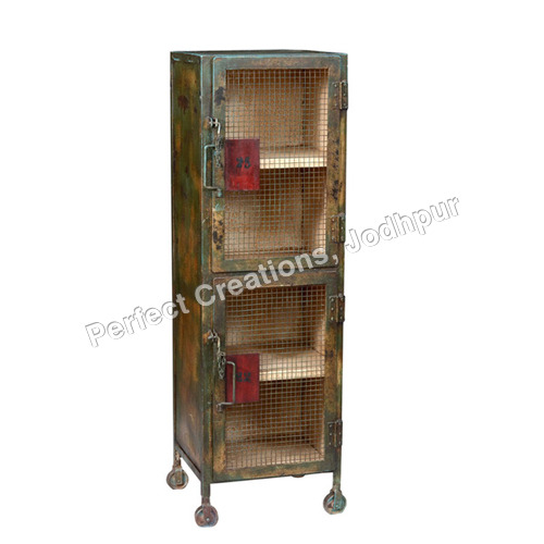 VINTAGE INDUSTRIAL ALMIRAH