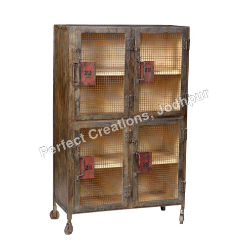 VINTAGE INDUSTRIAL ALMIRAH