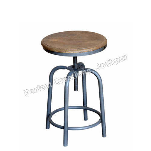 INDUSTRIAL VINTAGE STOOLS