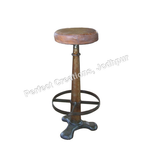 VINTAGE INDUSTRIAL STOOLS