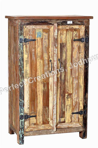 RECLAIMED OR RECYCLED WOOD FURNITURE