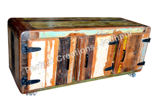 RECLAIMED OR RECYCLED WOOD FURNITURE