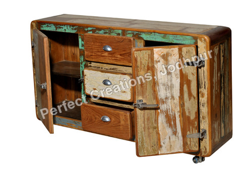 RECLAIMED OR RECYCLED WOOD FURNITURE