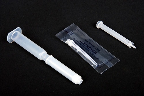 Plastic syringe
