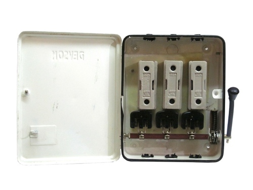 Main Switch 32 A. X 415 V