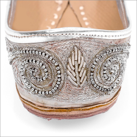 Women Beaded Punjabi Jutti